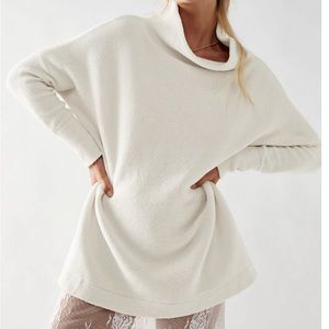 Free People Ottoman Slouchy Tunic White, Size Small, Excellent Used Condition